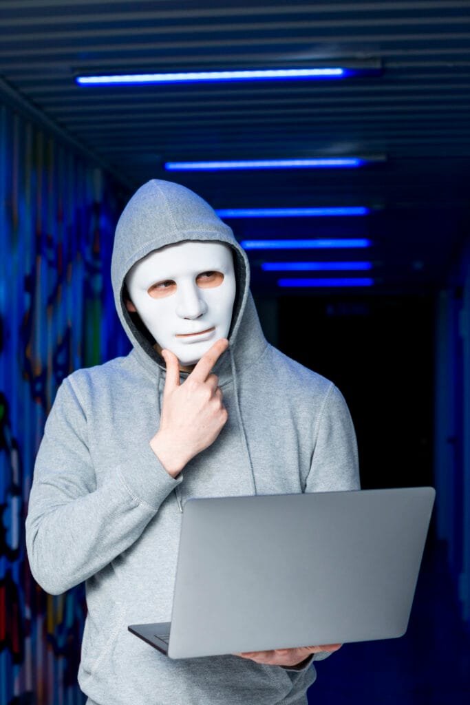 Como Evitar Estafas en Rentas por Facebook 1 Toro Tinto Inmobiliaria Propiedades que impulsan tu futuro. 8 tips para evitar Estafas en Rentas en Grupos de FB